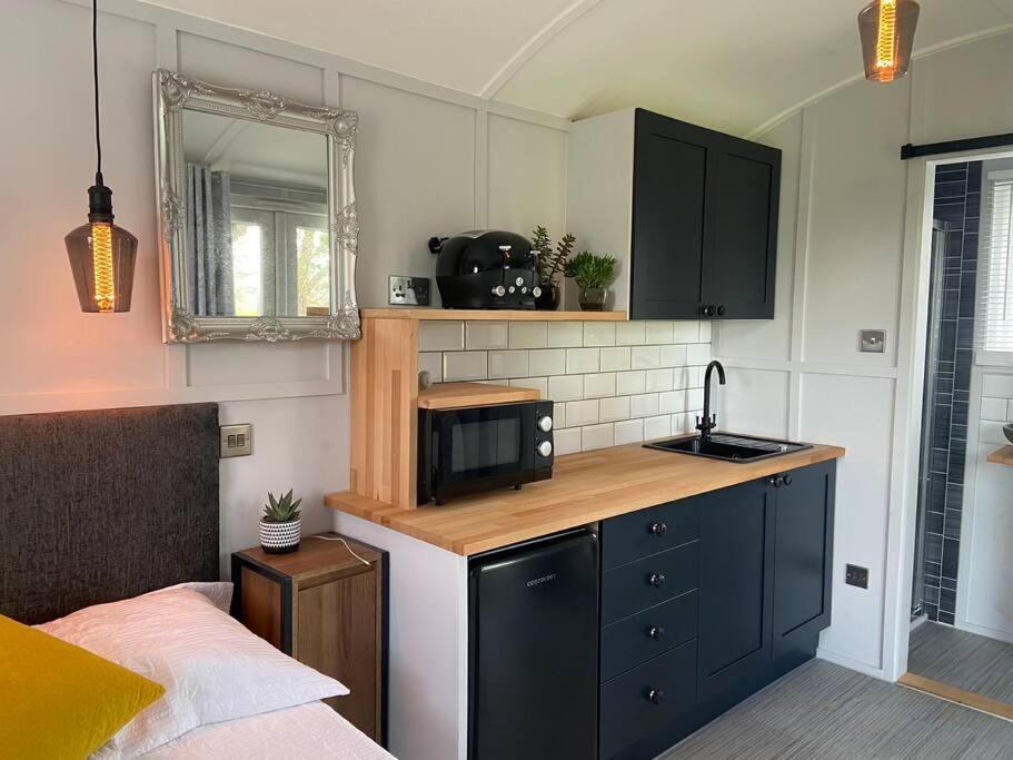Beautiful Shepherd'S Hut Newmarket  Εξωτερικό φωτογραφία